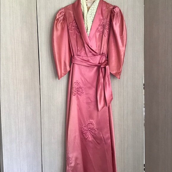 One of a kind Vintage Hollywood Trapunto Dressing Gown - Picture 1 of 8